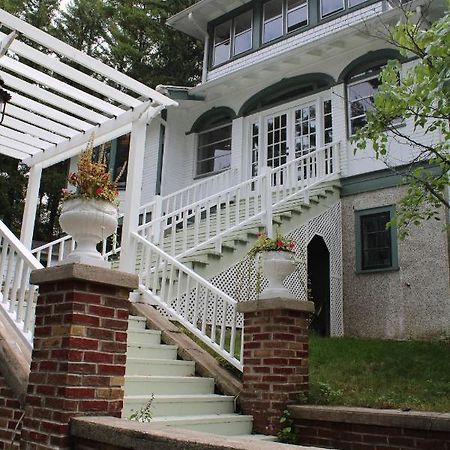 The Hillside B&B. Home W/ Breakfast Service! Уисконсин Делс Екстериор снимка